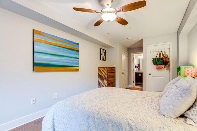 Building Photo - Amazing 2 Bedroom, 2 Full Bathroom 14th St Apartment with Secure Parking!