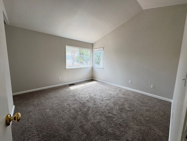 Building Photo - 3 Bedroom In Brentwood