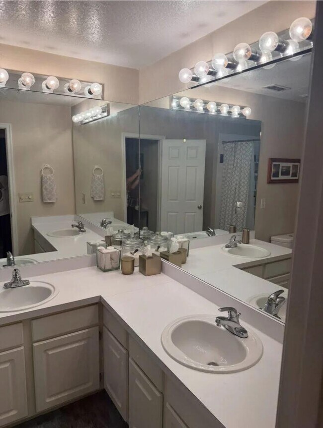 Building Photo - 5203 Bay Club Cir