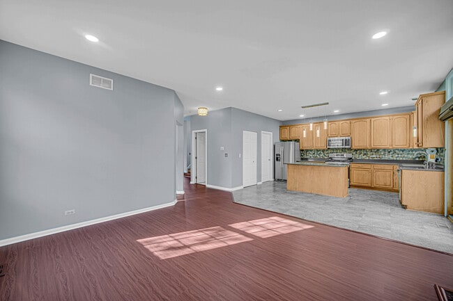 Building Photo - 436 W Parkside Dr