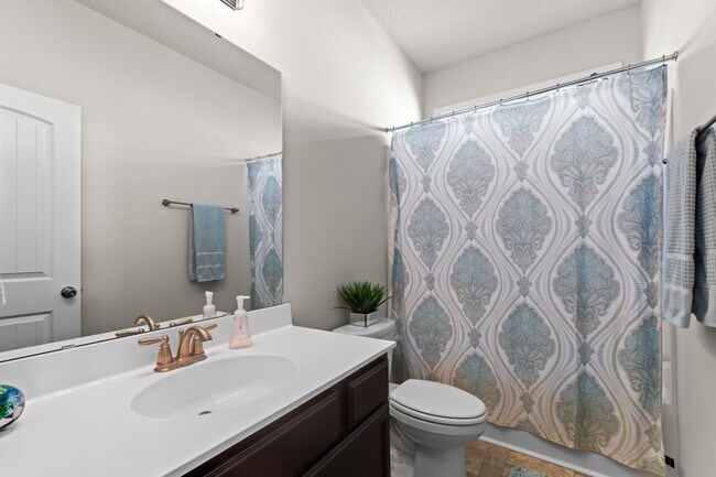 Building Photo - Colony at Towne Pointe