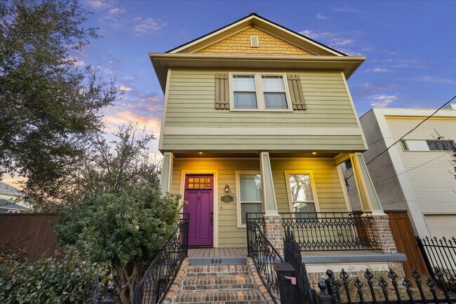 Building Photo - 840 Alexander St