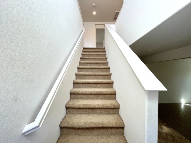 Building Photo - 7143 Leighton Dr