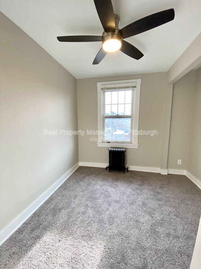 Building Photo - 5735 Phillips Ave