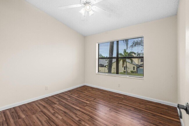 Building Photo - 9112 SW 21st Ct