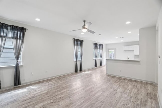 Building Photo - 8101 Linnie Ln