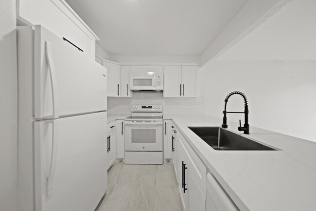 Building Photo - 11650 Village Pl Dr