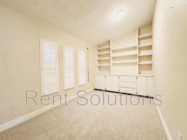 Building Photo - 3015 Tall Pine Dr