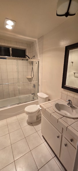 Building Photo - 2213 Voorhees Ave