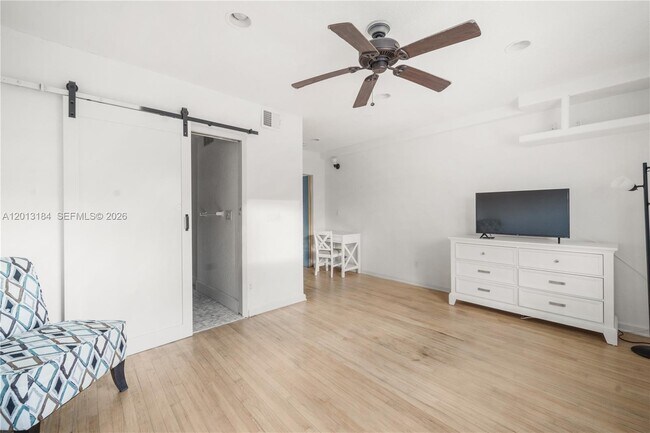 Building Photo - 905 Sunrise Ln