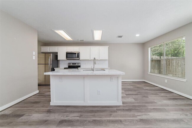 Building Photo - 202 S Walden Elms Cir