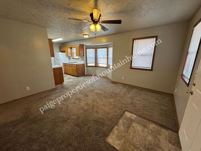 Building Photo - 406 S 3rd St