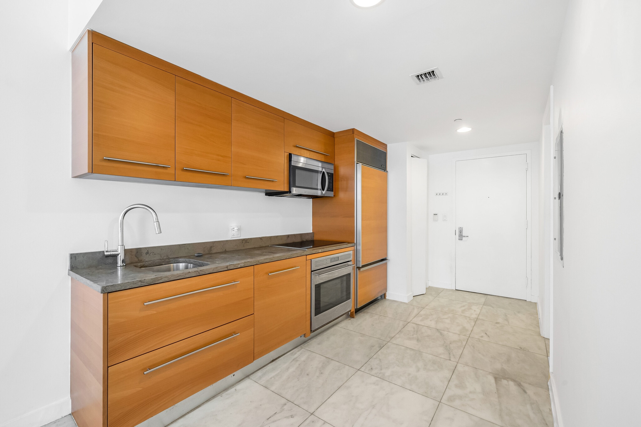 Building Photo - 495 Brickell Ave