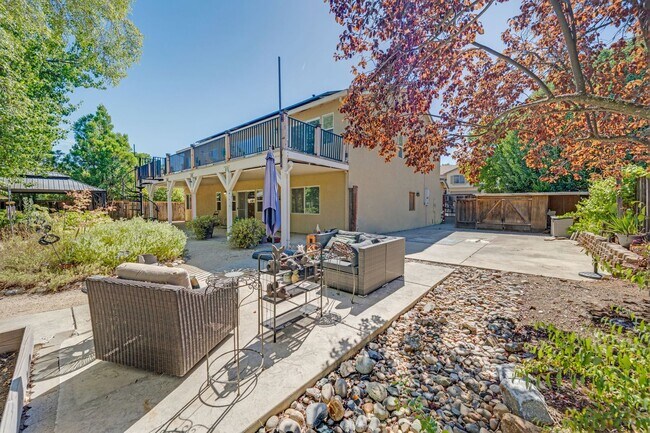 Building Photo - 4011 Prairie Falcon Dr
