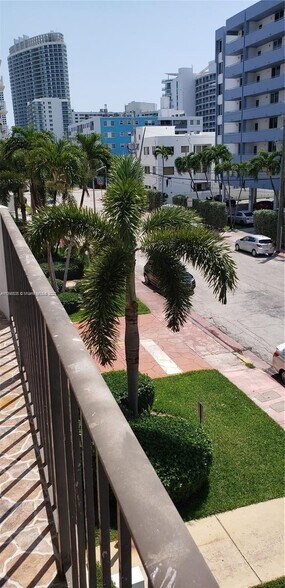 Building Photo - 1673 Bay Rd