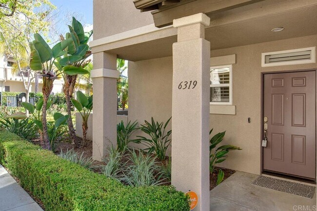 Building Photo - Vibrant 3 Bedroom Townhome in Bressi Ranch