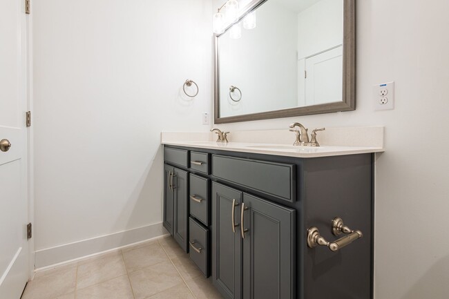 Building Photo - Gorgeous 4+ Bedroom Home in 12 Oaks