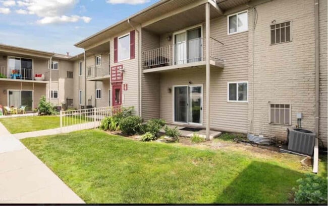 Building Photo - 9939 Allen Pointe Dr
