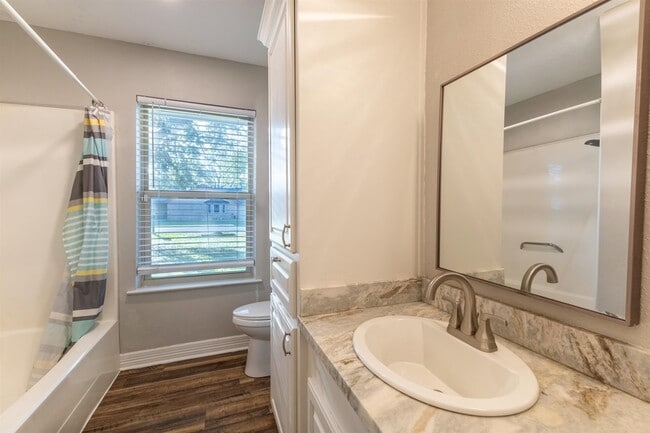 Building Photo - 6720 Lancaster Dr