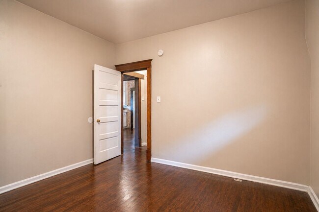 Building Photo - 740 E 800 S