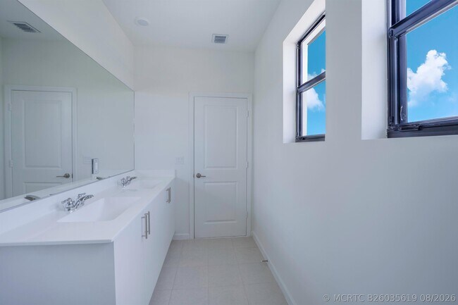 Building Photo - 5838 Park Pl
