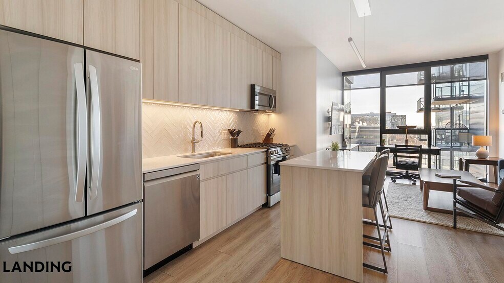 Building Photo - 513 S Damen Ave