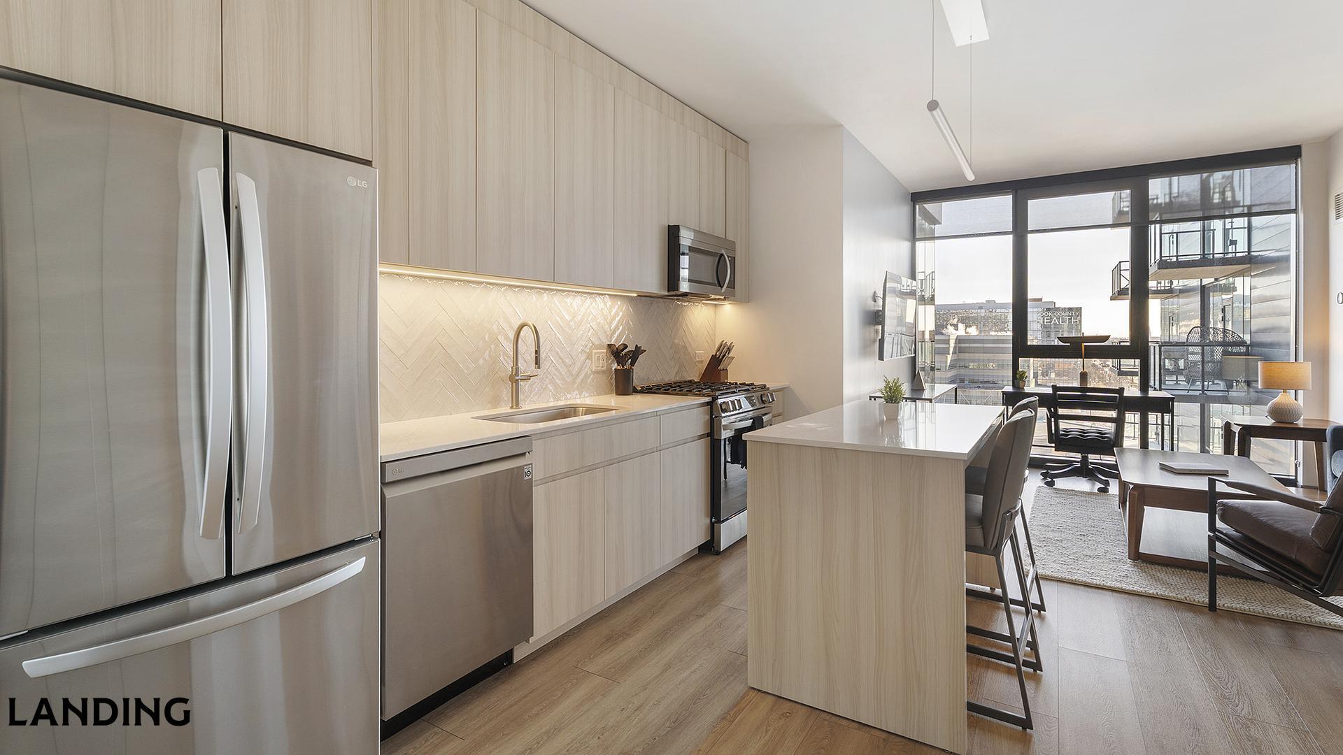 Building Photo - 513 S Damen Ave