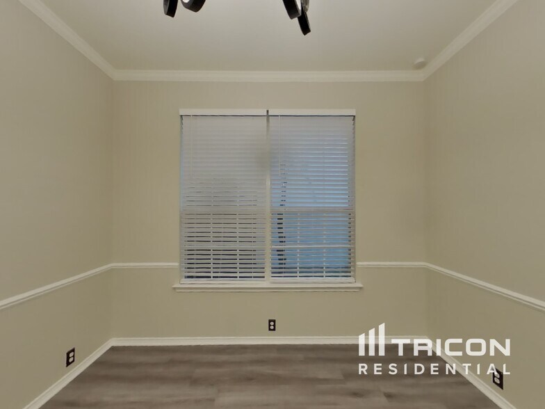 Building Photo - 11222 Raveneaux Dr