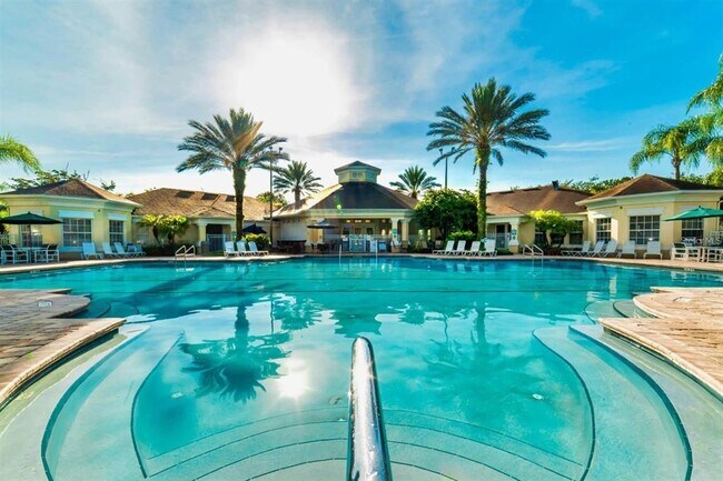 Building Photo - 2300 Silver Palm Dr