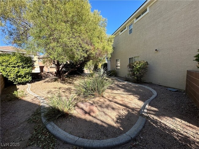 Building Photo - 9900 Calabasas Ave