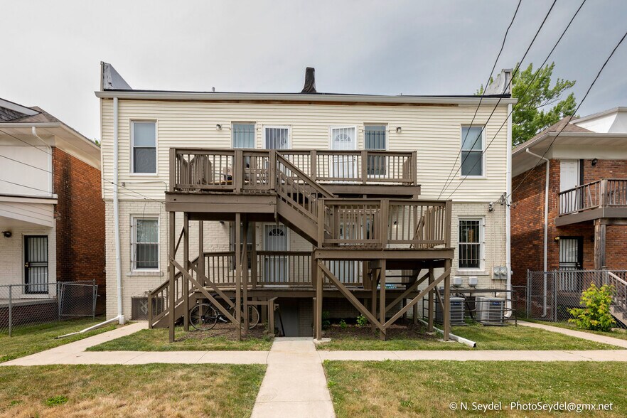 Rear View - 865 Blaine St
