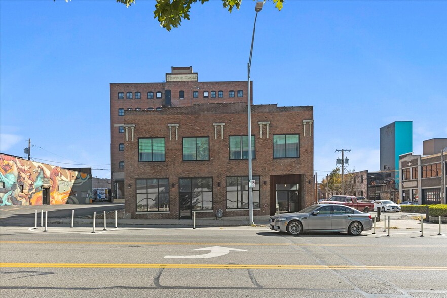 Building Photo - 1523 Oak St