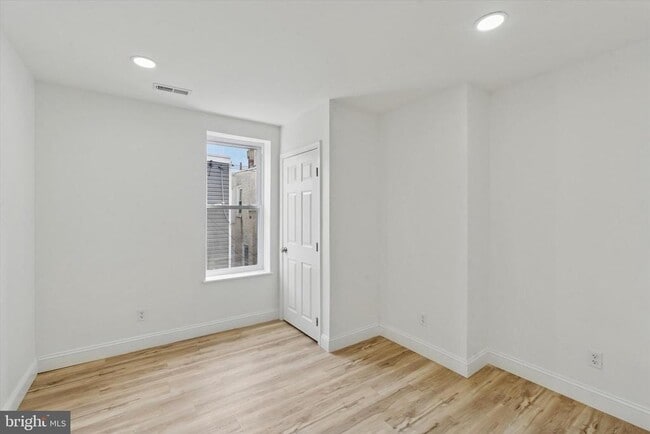 Building Photo - 17 N Millick St