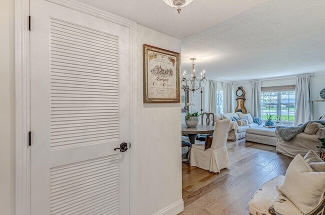 Building Photo - 5560 Tamberlane Cir