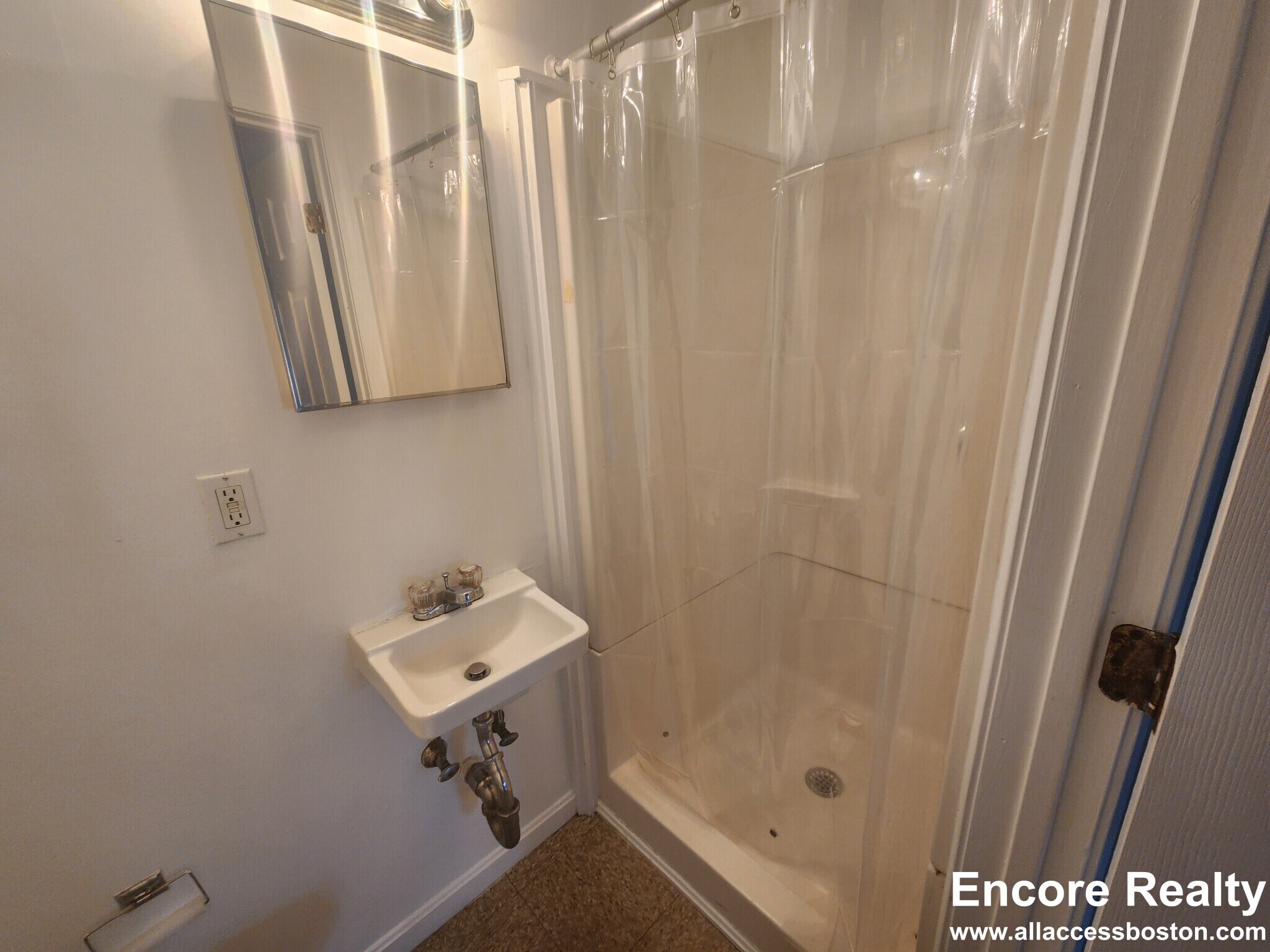 Building Photo - 1061 Beacon St