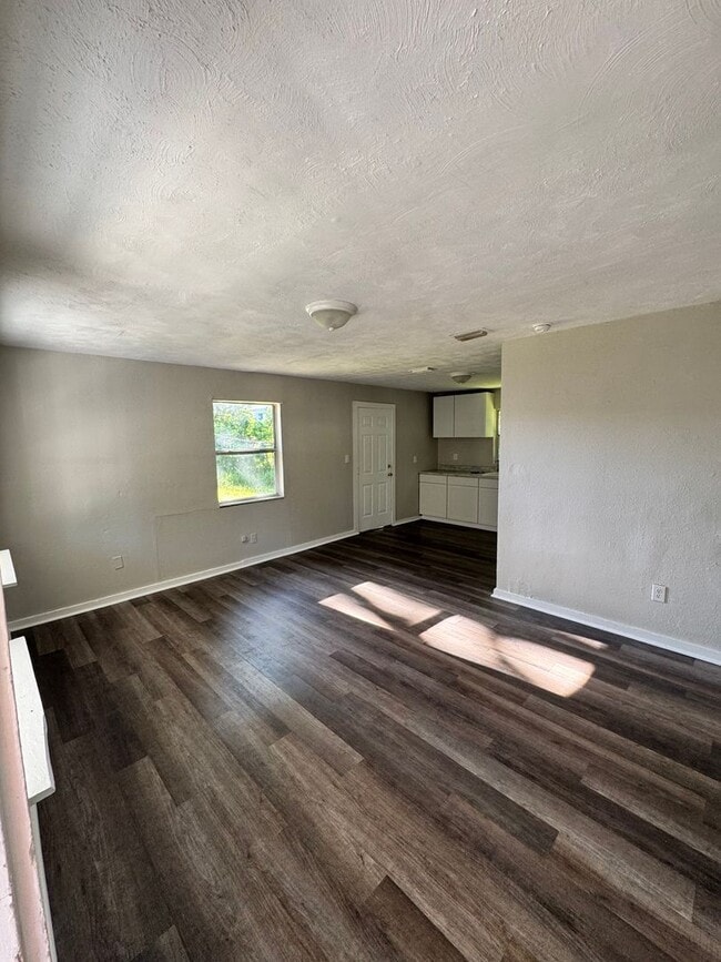 Building Photo - 203 D St