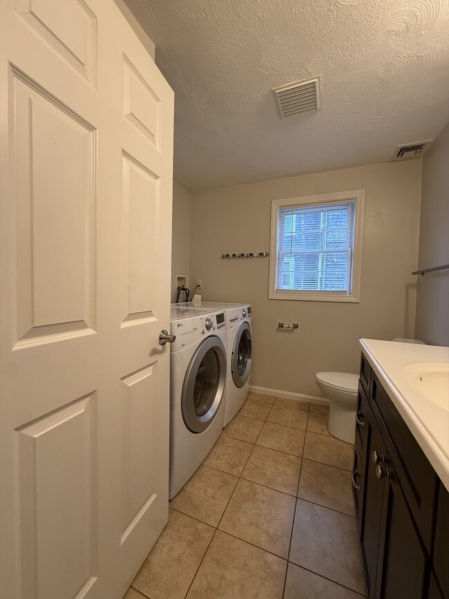 Building Photo - 5 Kensington Park