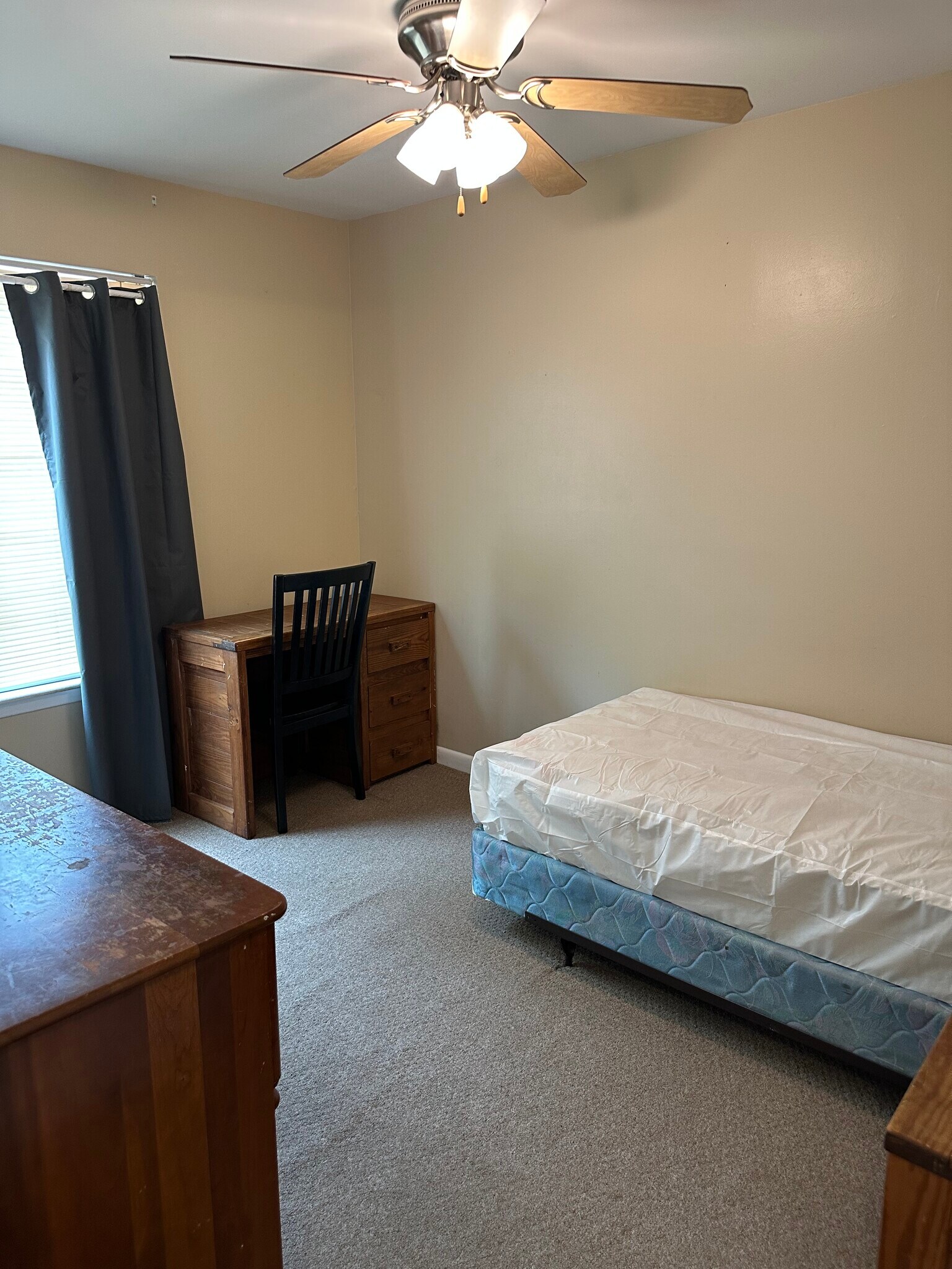 Building Photo - 220 Elm St