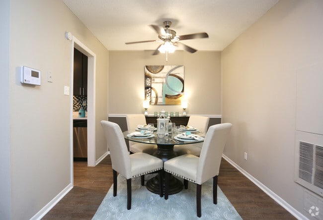 B3 2BDx1.5BA 900SF - Forest Glen Apartments