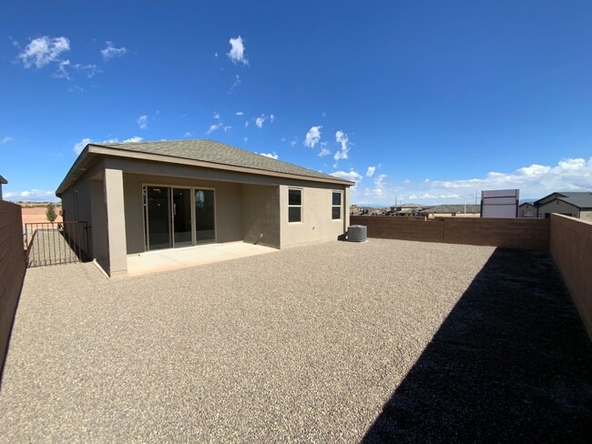 Building Photo - 3 Bedroom Single Story New Build in Lomas ...
