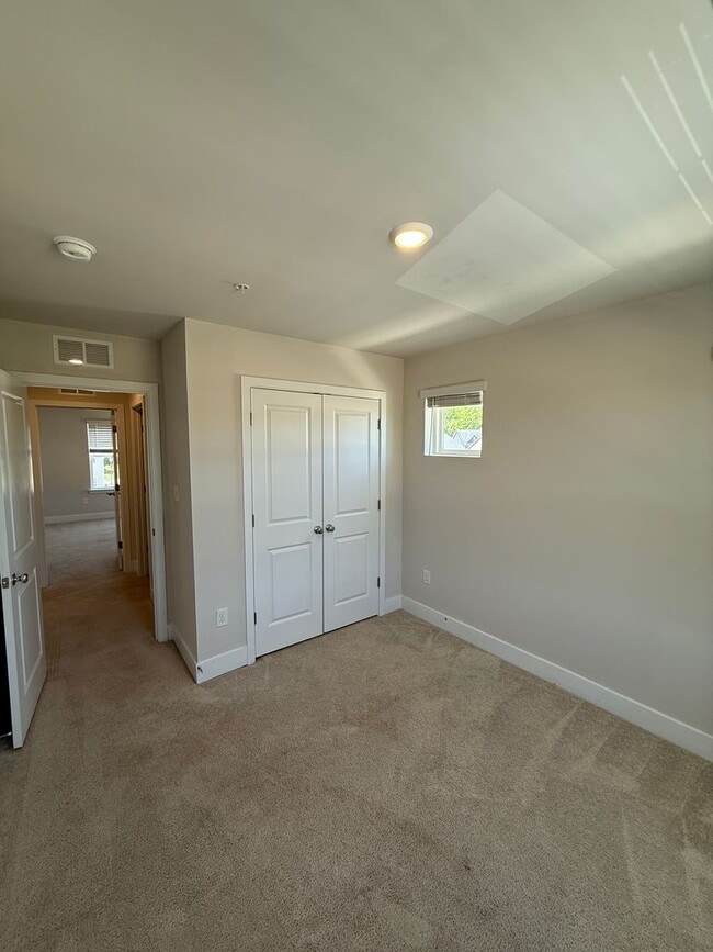 Building Photo - 1670 Lake Placid Dr
