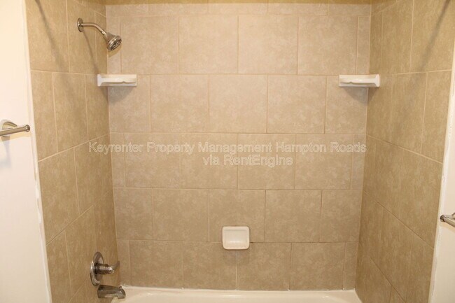 Building Photo - 5776 W Hastings Arch