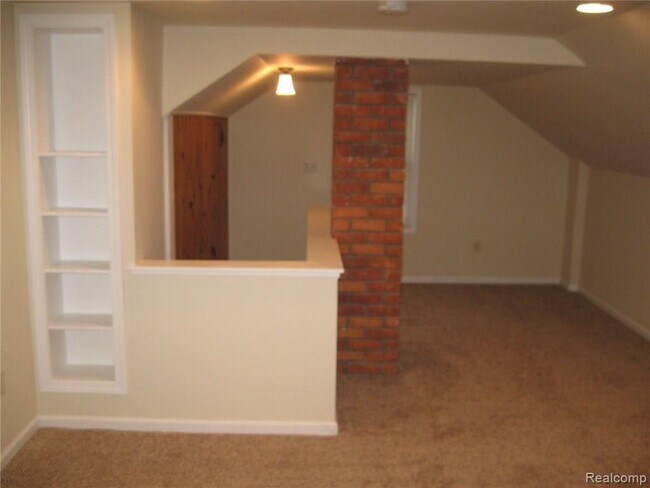 Building Photo - 141 De Villen Ave