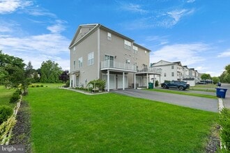 Building Photo - 42 Mountie Ln