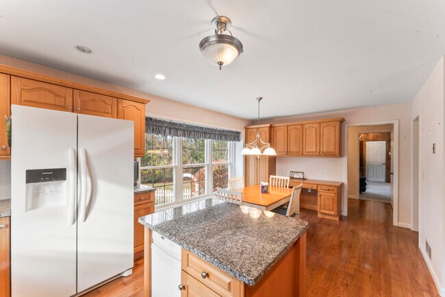 Building Photo - 23 Westview Dr