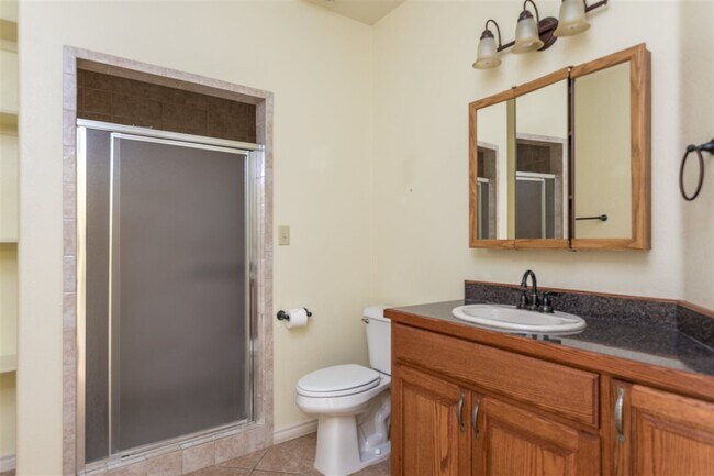 Building Photo - 901 Kings Way