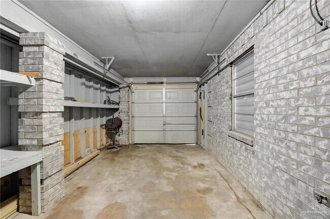 Building Photo - 1103 W 26th St