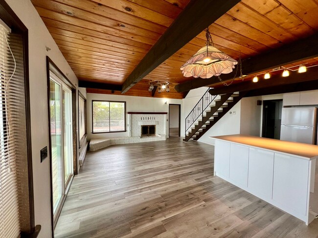Building Photo - Charming 2 Bedroom House overlooking Birch...