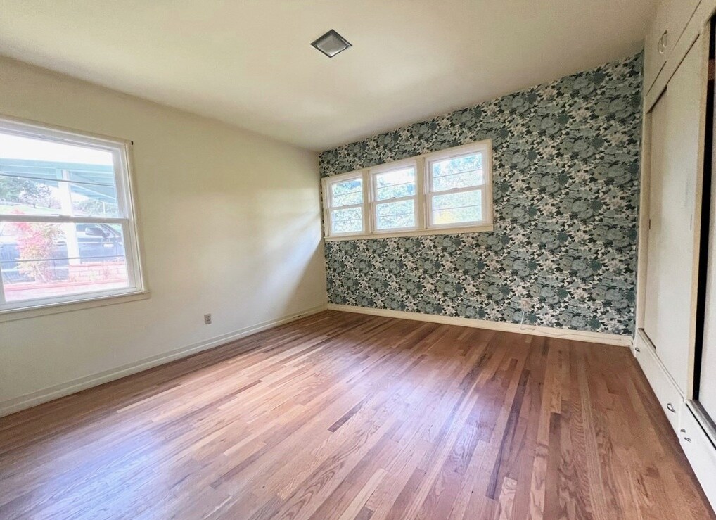 Building Photo - 15 Hillcrest Dr