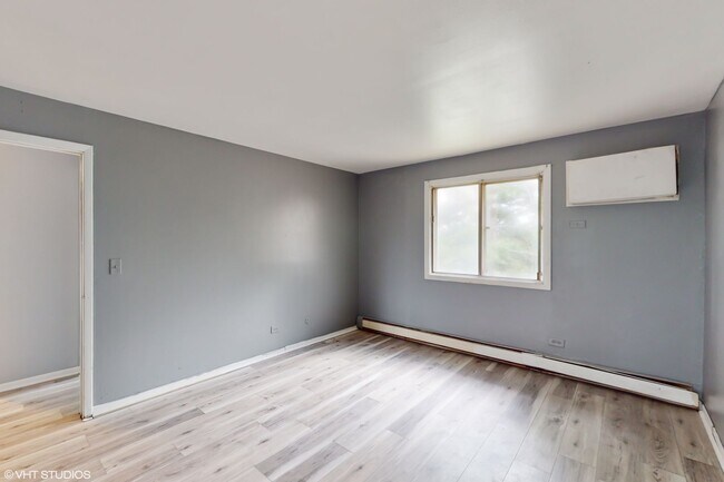 Building Photo - 2432 Waterbury Dr